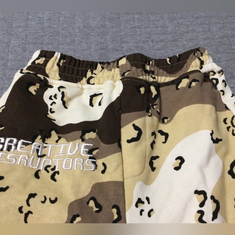 We Are Little Giants Creative Disruptors Boy’s Choc Chip Camo Pants Size 5/6 - Picture 2 of 8